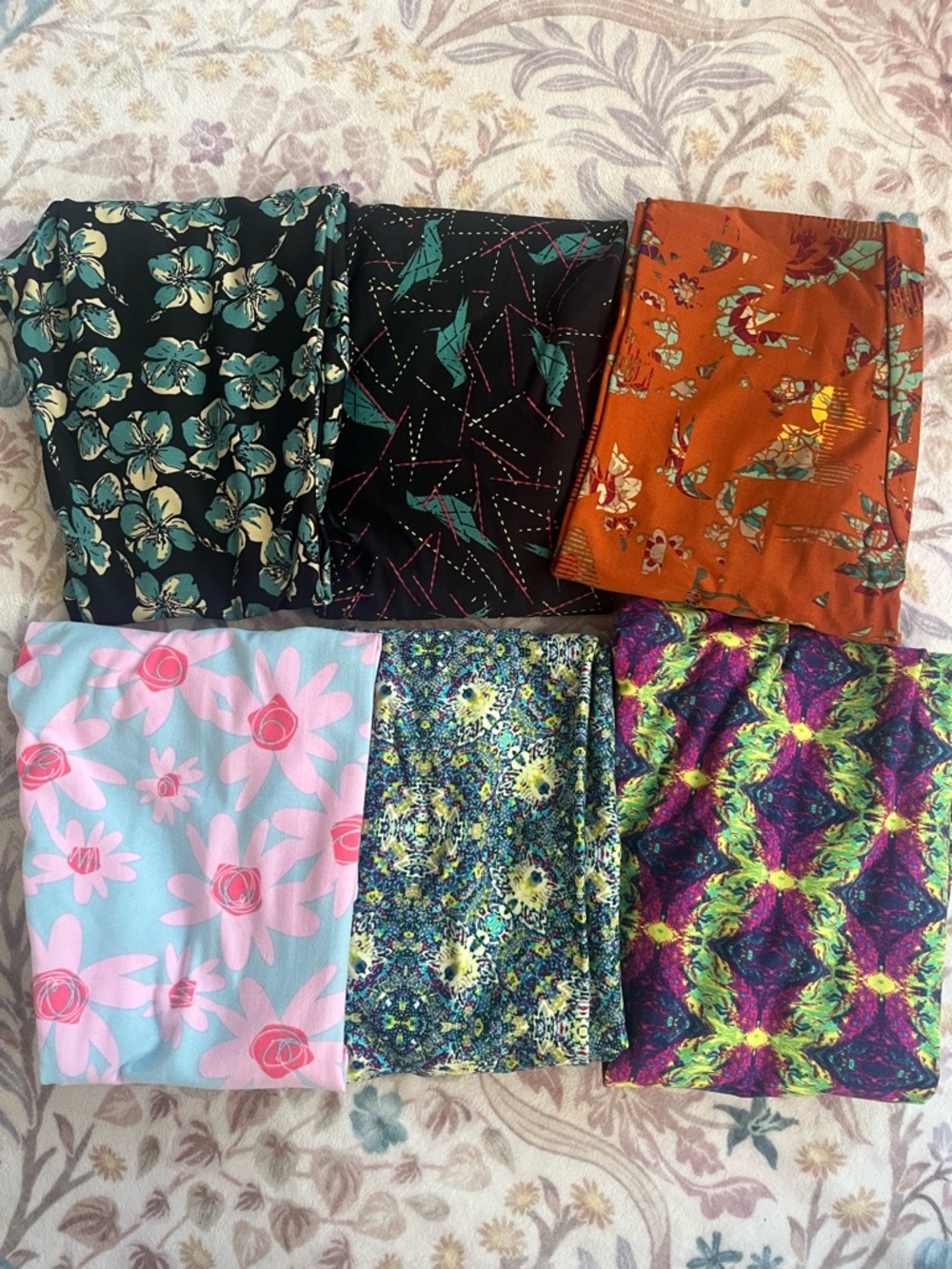 LuLaRoe Women’s Set of 6 Leggings NWOT Colorful, Cozy, Floral